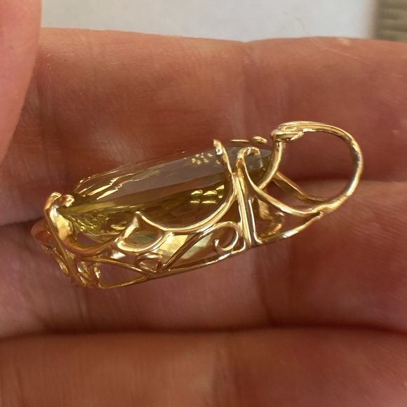 14 Carats Limon Quartz Scroll Frame Oval Pendant - SOLID 14K Yellow Gold - Picture 6 of 10